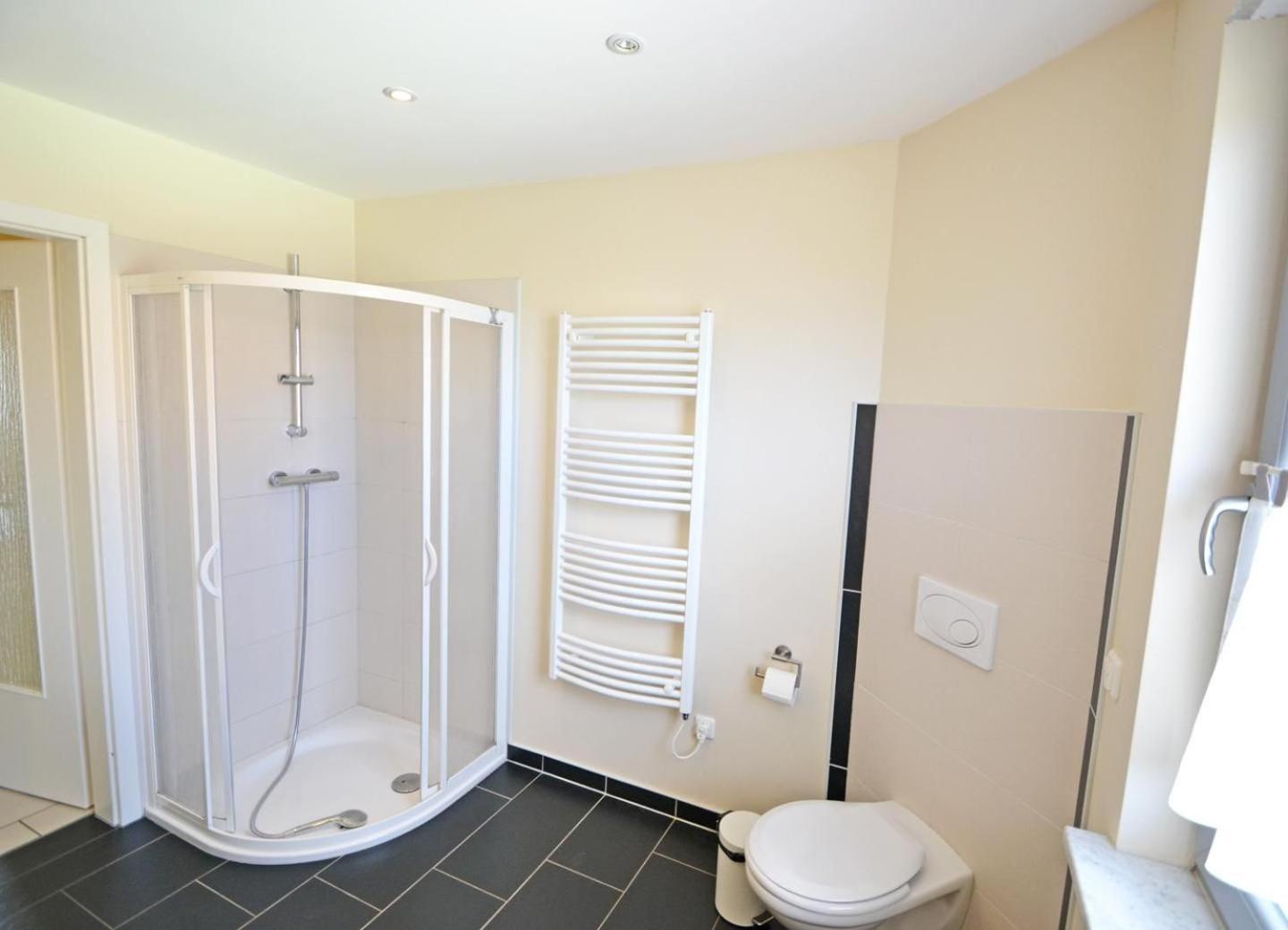 Haus Triade Ferienwohnung Triade 3 ツィノヴィッツ エクステリア 写真
