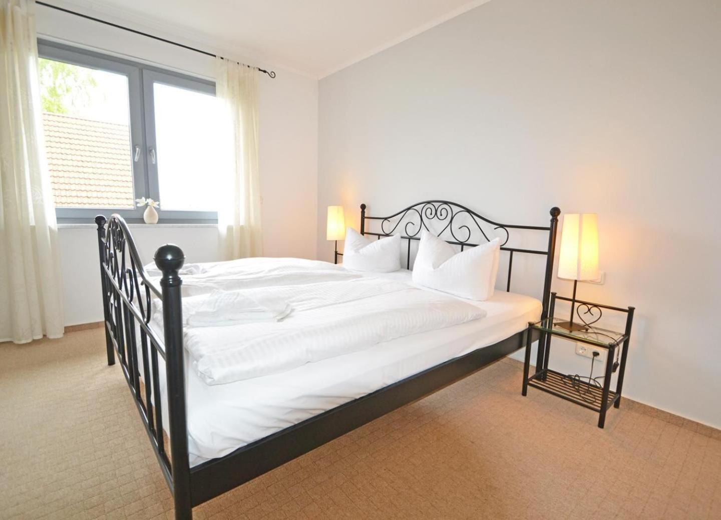 Haus Triade Ferienwohnung Triade 3 ツィノヴィッツ エクステリア 写真