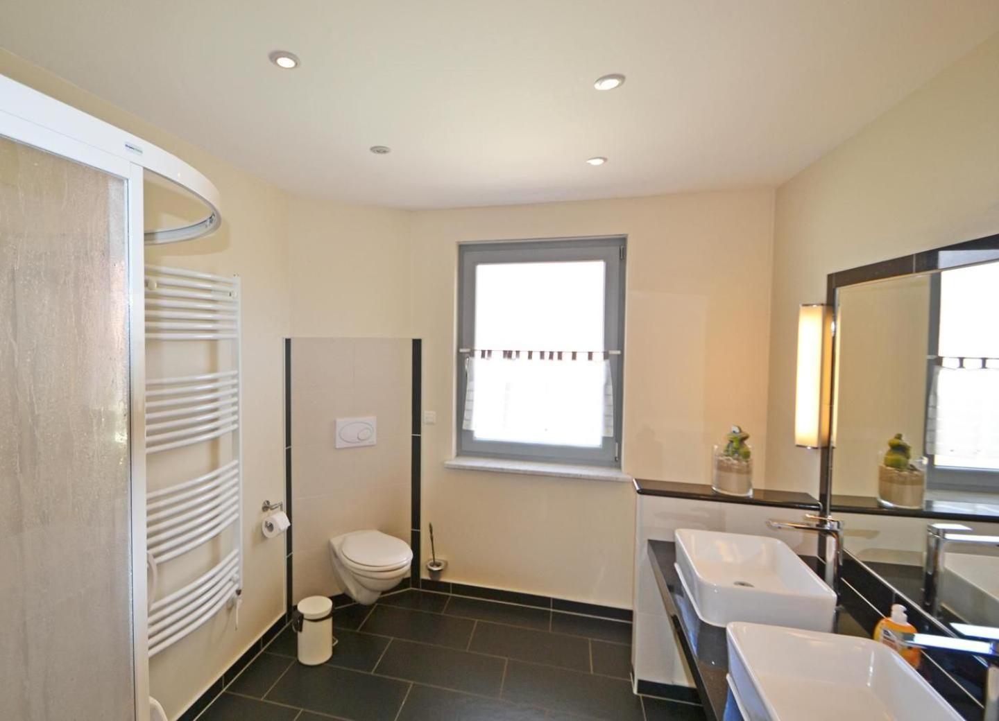 Haus Triade Ferienwohnung Triade 3 ツィノヴィッツ エクステリア 写真